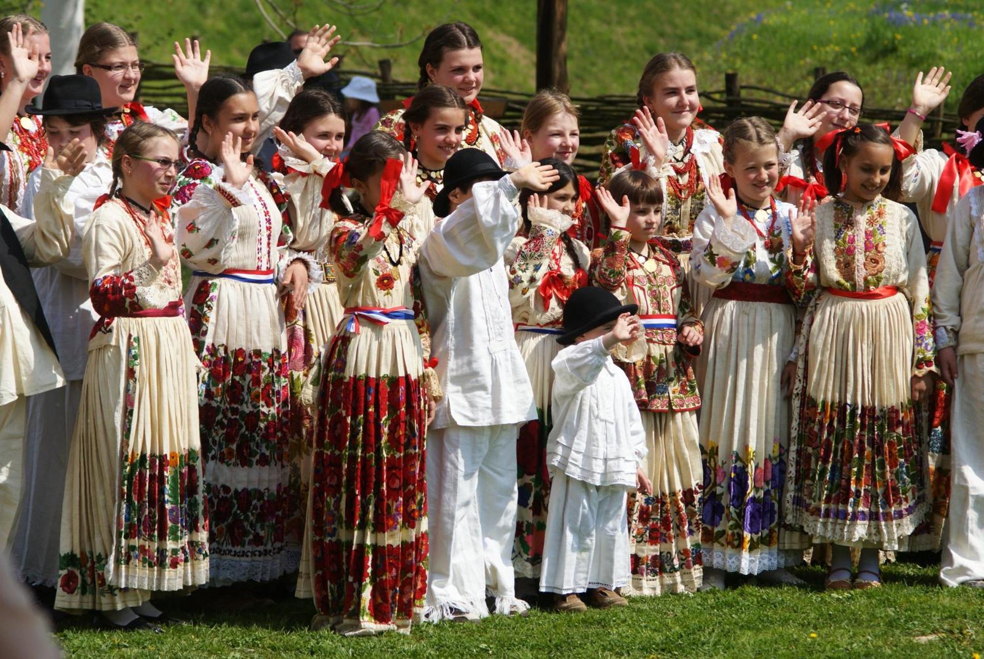 Tradicije Cigoc Hotel Bagian luar foto