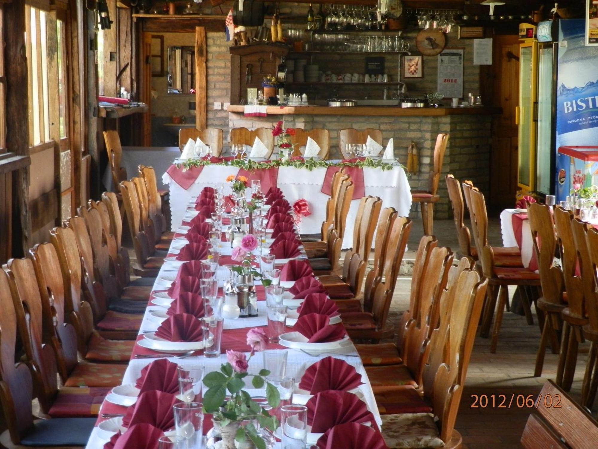 Tradicije Cigoc Hotel Bagian luar foto